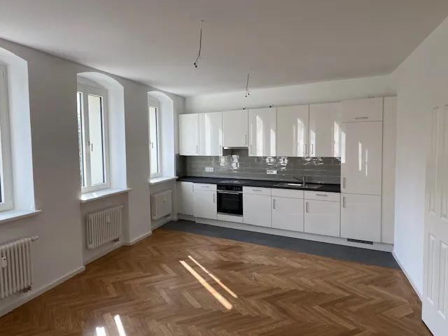 Schöne 4-Zi.-Wohnung mit Einbauküche,ab sofort bezugsfertig.Provisionsfrei.! — photo 1